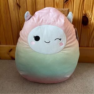 NWT Yara the yeti Squishmallow 16”